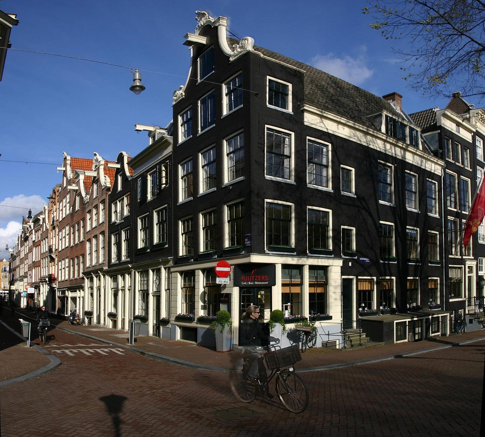 Pulitzer's Bar