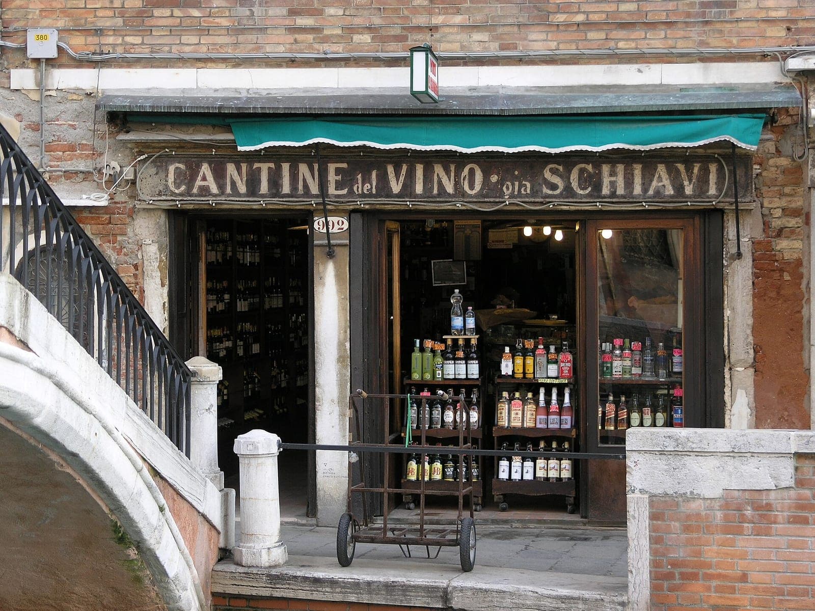 Cantine del Vino già Schiavi